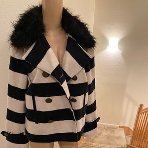 Jack. Black and White Coat w/Faux Fur Size M